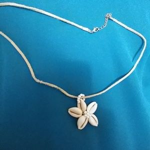 Shell flower necklace 🌼